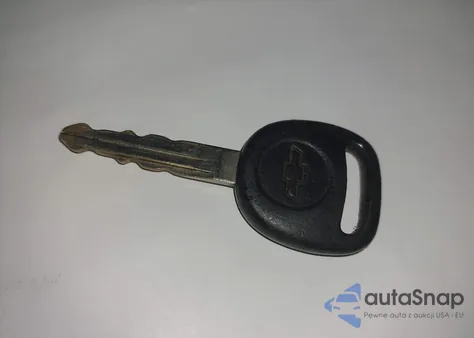 2000 Chevrolet Silverado 1500 Ls z USA, uszkodzony, nr VIN 1GCEK19T8YE155896